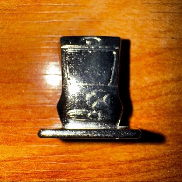 Disney Channel Scene It? Trivia Game Nintendo Gameboy Chrome Pewter Mover Token - Picture 1 of 3